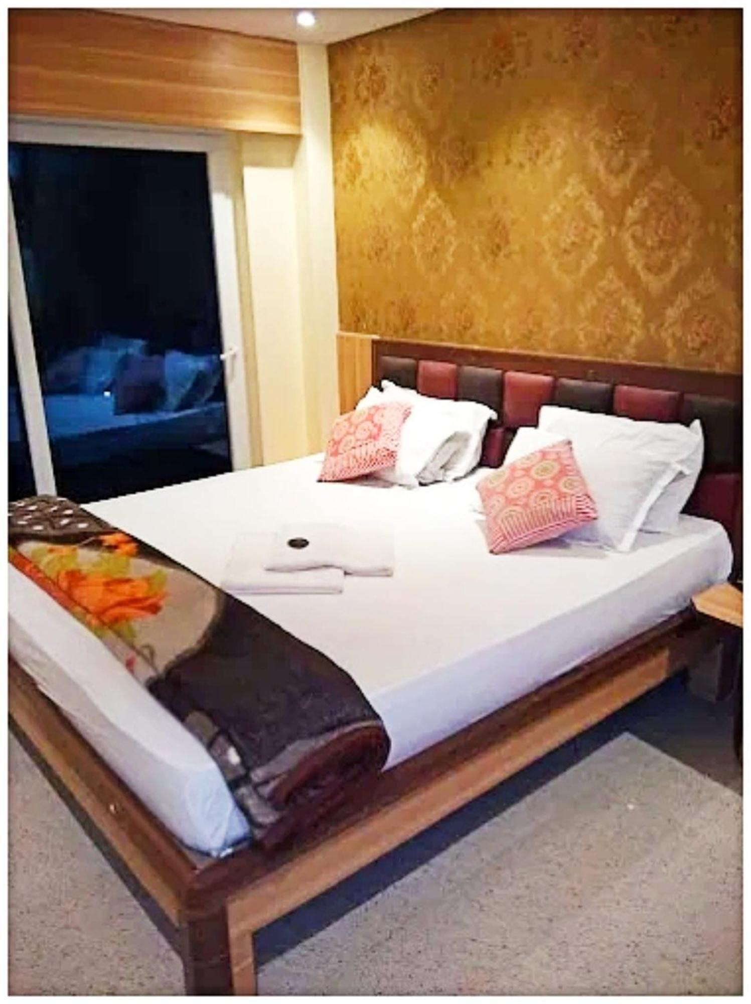 Sea View ! Residency Near Sea - Sea Facing With Attached Balcony- Wifi-parking-restaurant Facilities - Premium Hotel
