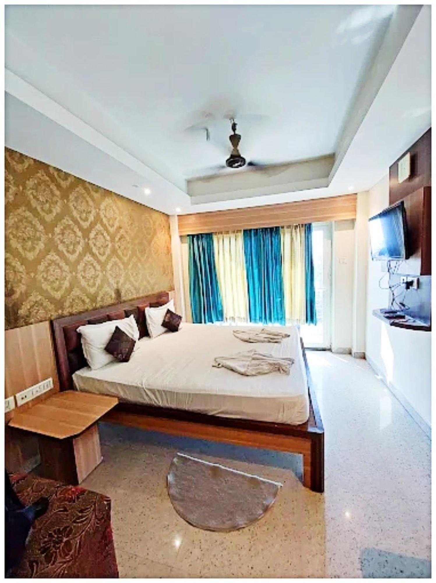 Hotel Sea View ! Residency Near Sea - Sea Facing With Attached Balcony- Wifi-parking-restaurant Facilities - Premium