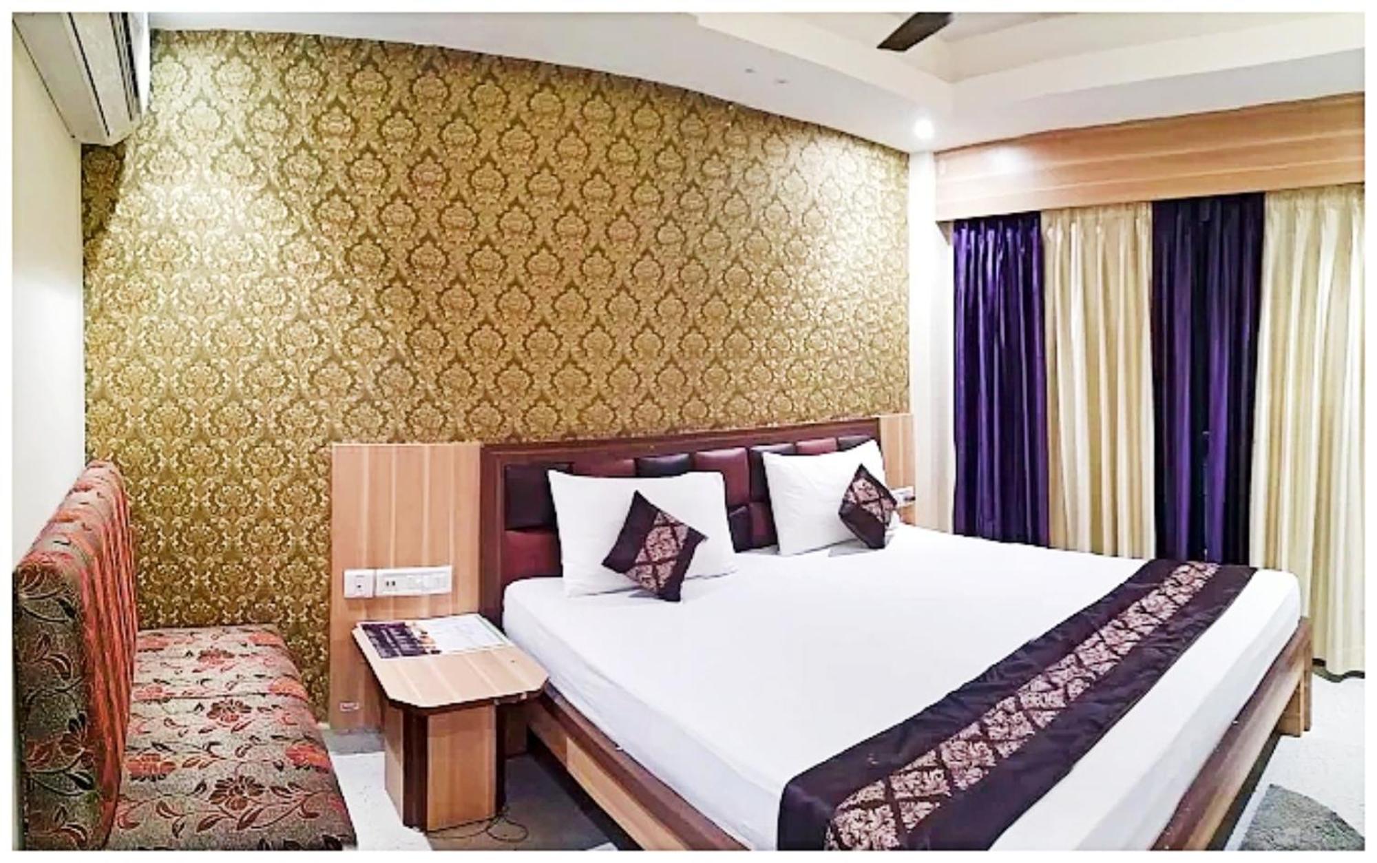 Sea View ! Residency Near Sea - Sea Facing With Attached Balcony- Wifi-parking-restaurant Facilities - Premium