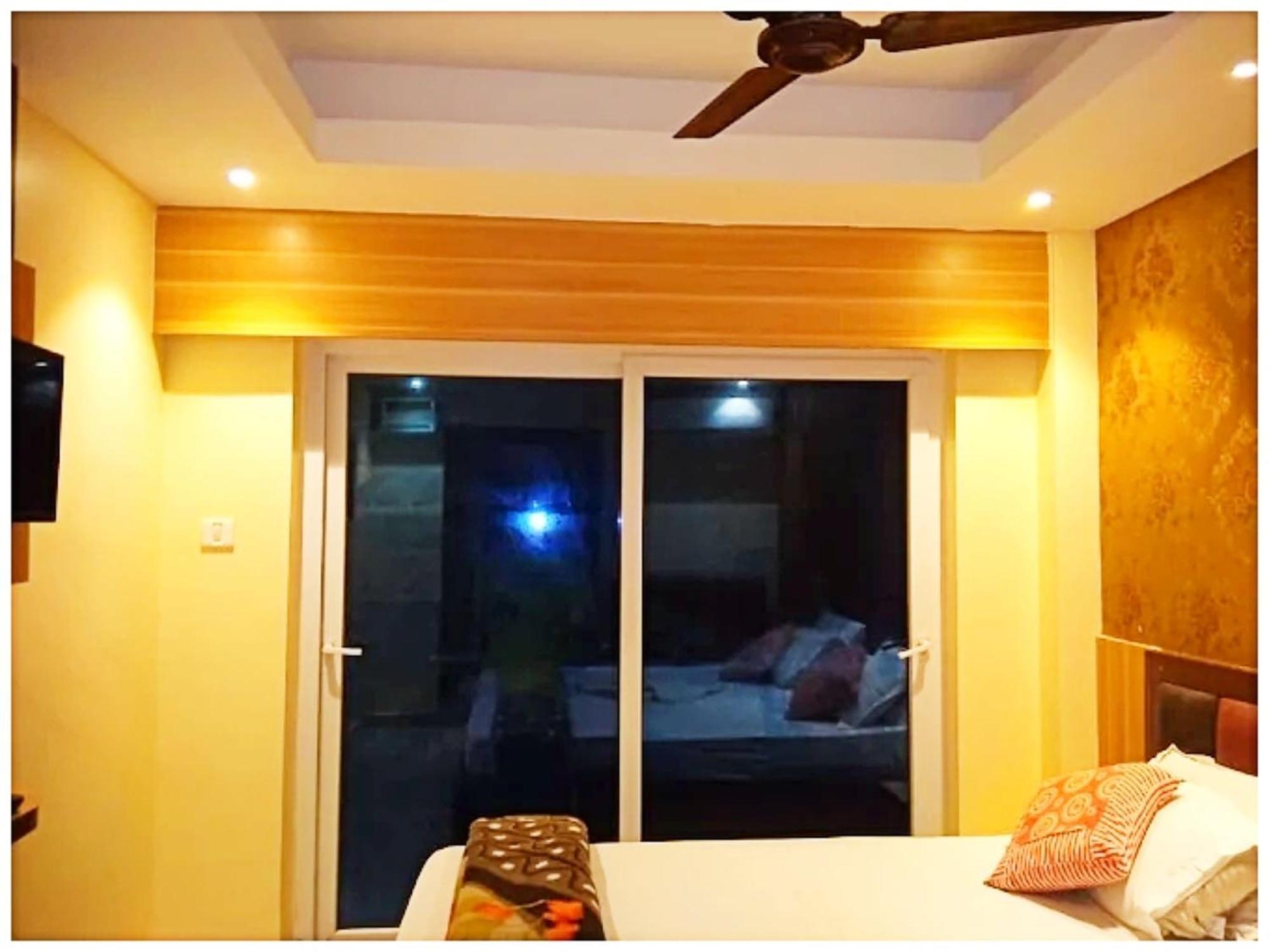 Hotel Sea View ! Residency Near Sea - Sea Facing With Attached Balcony- Wifi-parking-restaurant Facilities - Premium